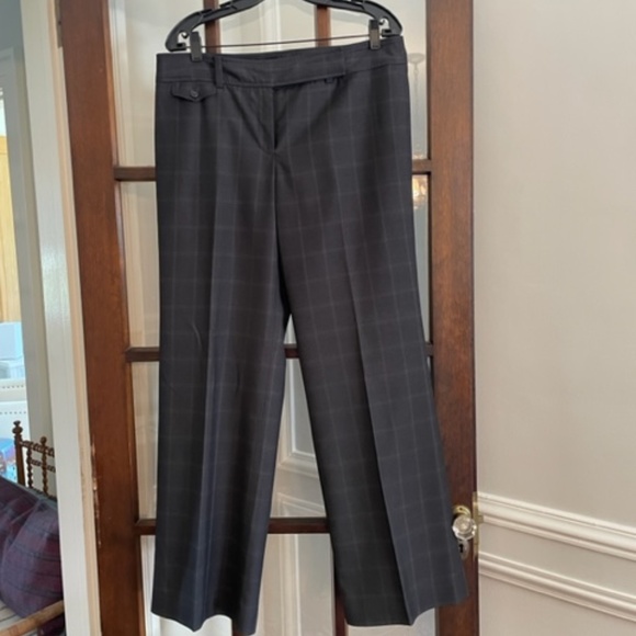 Ann Taylor Pants - Ann Taylor Signature Fit Gray Plaid Trousers, Size 12.